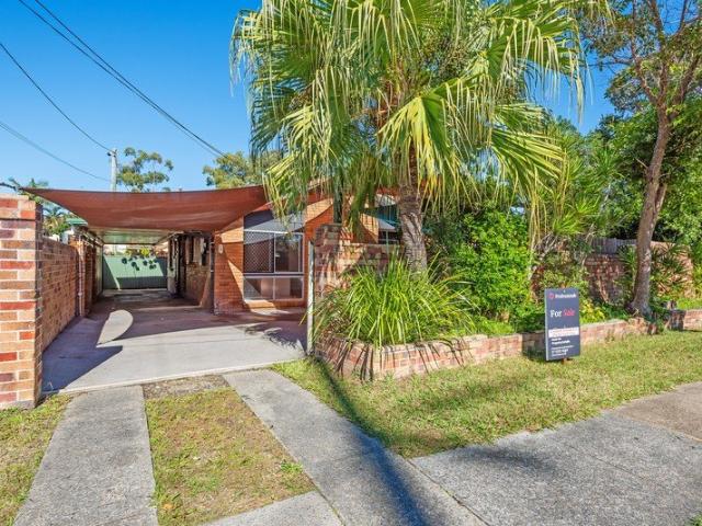 Entry level free standing Single Level Home in Prime Southport Location