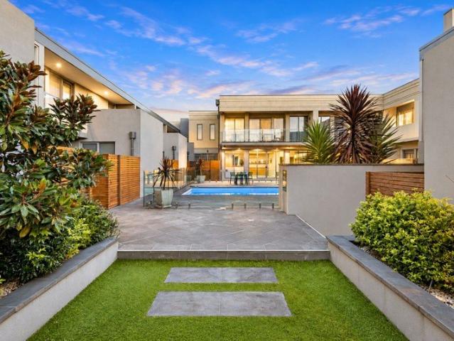 Entry level investment 2 bed walk to town