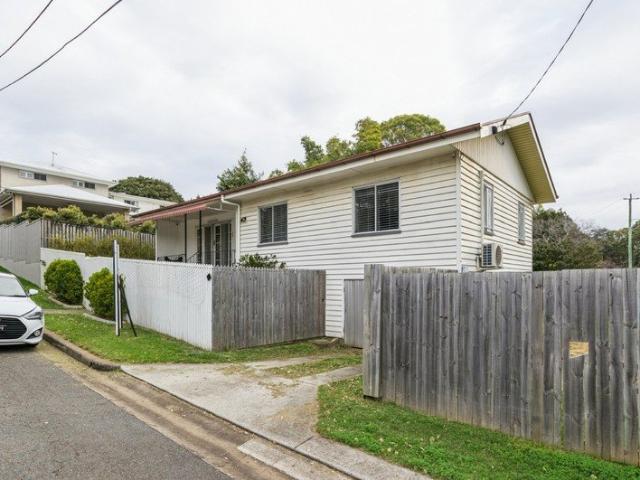 Entry Level Post War Cottage in the Avenues!