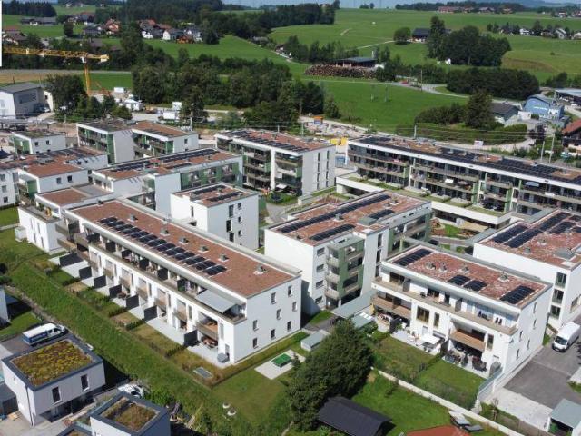 ENTSCHLEUNIGUNGSORT! Behagliche, großzügige 3 Zimmerwohnung mit Balkon und 2 Tiefgaragenplätze in Seekirchen!