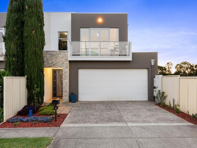 Enviable Family Scale With Raymond Reserve At Your Front Door