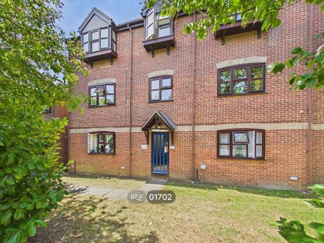 Enville Way, Highwoods, Colchester, Essex CO4, 1 bed flat to rent, £825 pcm | PrimeLocation