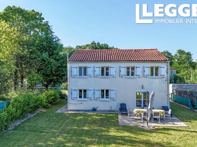 Environnement paisible – Maison individuelle de 4 chambres, dont 3 suites avec SDE, jardin, garage et atelier