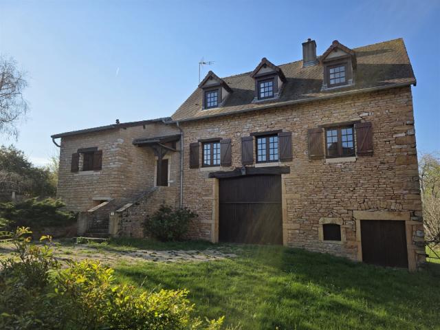 Environs Chapaize. Très agréable maison ancienne en pierre r. 160m² Chapaize
