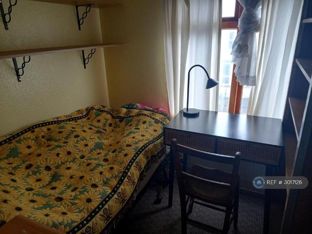 Enys Road, Camborne, TR14 1 bed in a house share to rent £380 pcm £88 pw