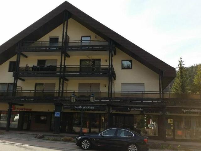 Enzklösterle Zentrum, Wohn und Geschäftshaus
