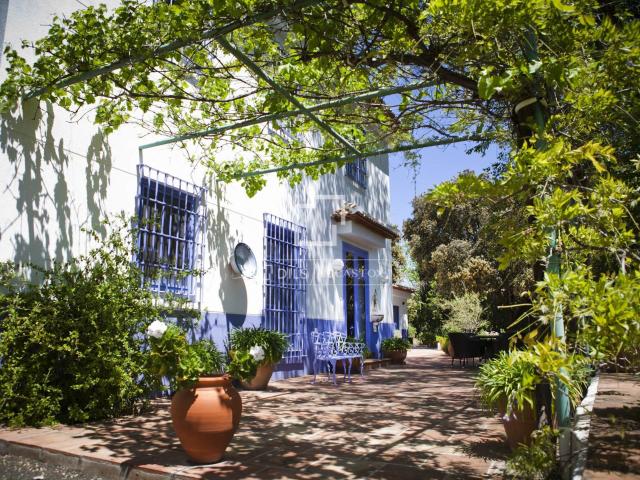 Es un placer poder presentarle este exclusivo cortijo solari. 600m² Salinas