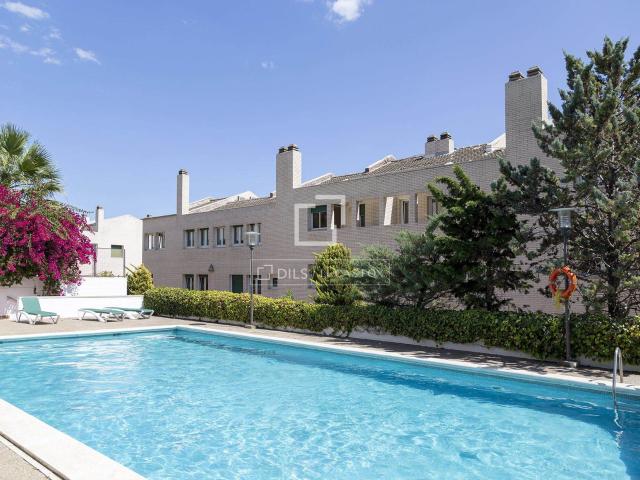Es una oportunidad fantástica para adquirir una casa adosada. 606m² Sant Just Desvern
