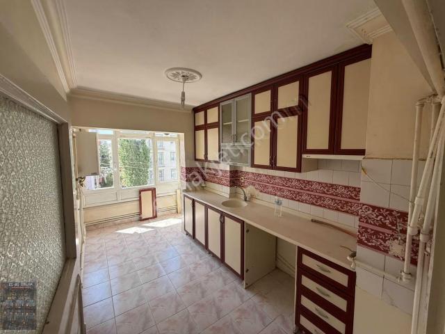 Es As Emlak'tan Mareşal Çakmak Mh Harika M2li Katta Kiralık 3+1