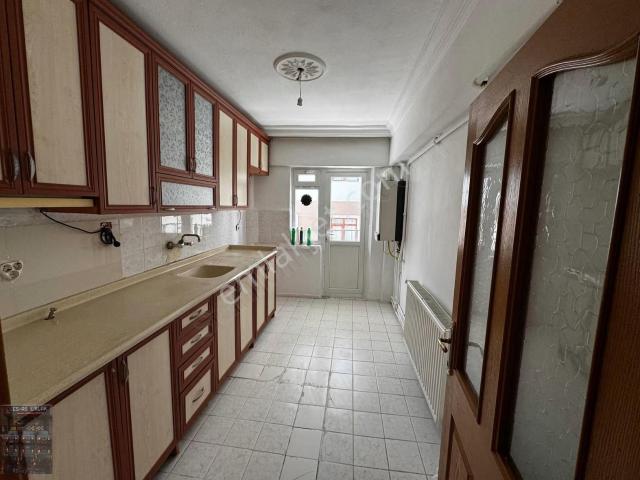 Es astan Selçukluda Ara Katta 3+1 Çift Balkonlu Kiralık Daire