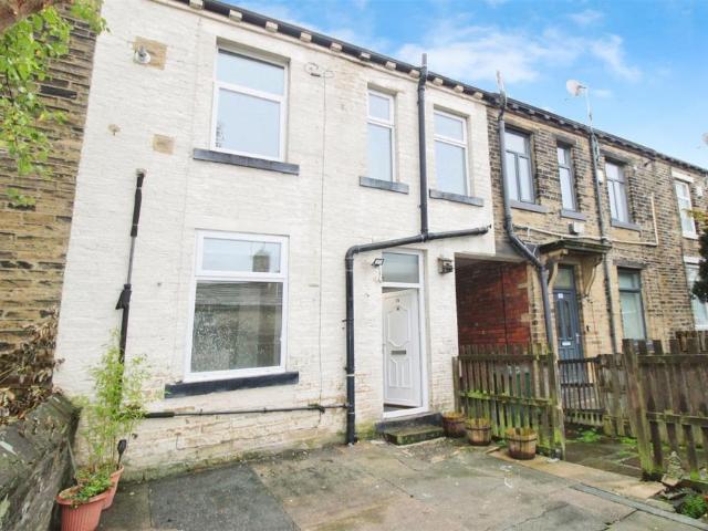 Esmond Street, Bradford BD7 2 bed terraced house to rent £750 pcm £173 pw