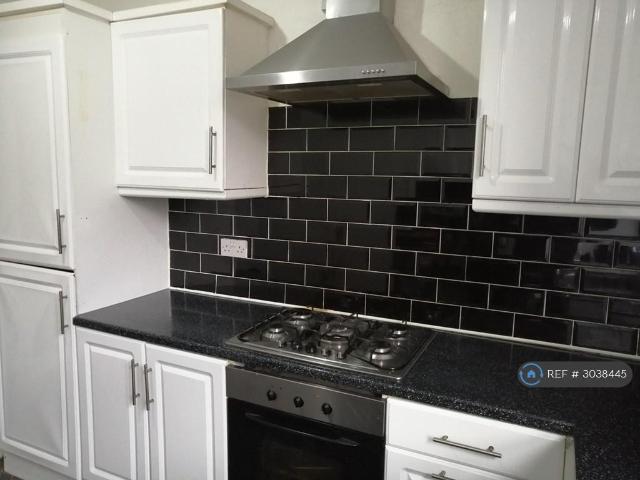 Esmond Road, Manchester, M8 3 bed terraced house to rent £1,585 pcm £366 pw