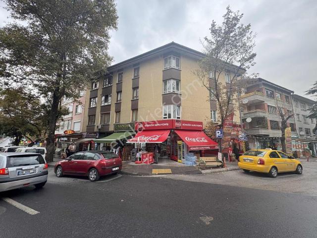 Esat'ın Merkezinde Kiralık 3+1 Daire