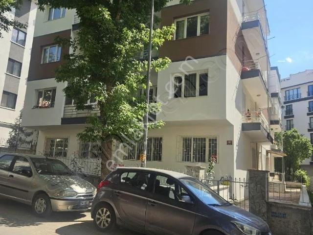 Esat Başak Sokak'ta 3+1 Kiralık Daire