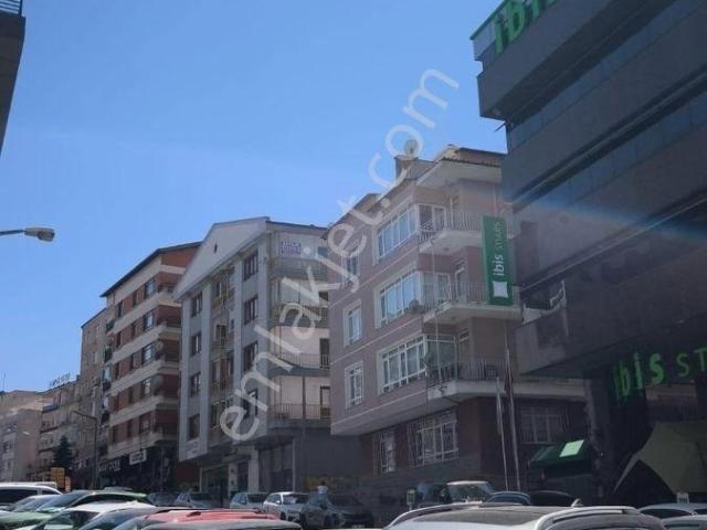 Esat Kavaklıdere Bankacı Sok 4 Kat Merkezi Sis Asansörlü Ön Cephe
