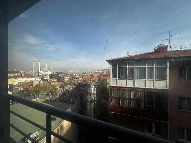 Esat'ta Şehir Manzaralı Kapalı Mutfaklı Geniş 1+1 Daire