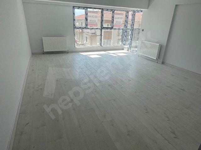 Esatta full yapılı yeni binada ara katta ön cepe geniş 2+1