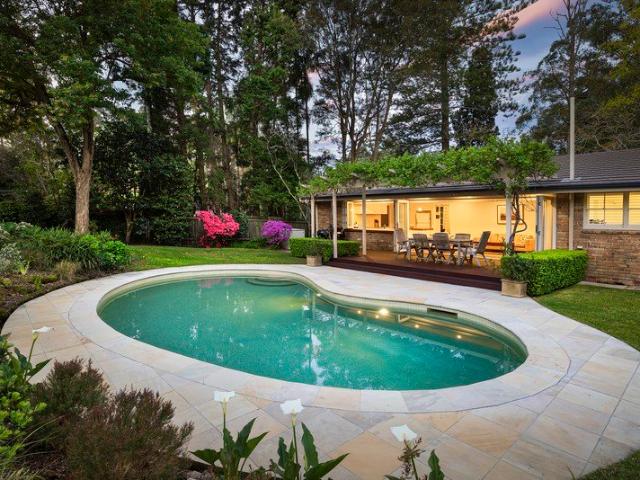 Escape in Wahroonga. Private, peaceful, and perfectly positioned