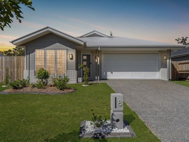 ESCAPE TO COASTAL LIVING IN BURRUM HEADS