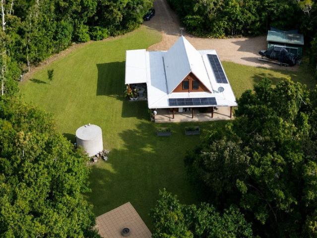 Escape to an exclusive private sanctuary in the heart of the Whitsundays