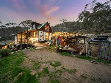 Escape to Nature Unique Off Grid Retreat