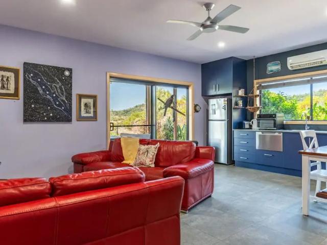Escape to Serene Countryside Living Can accommodate Horses