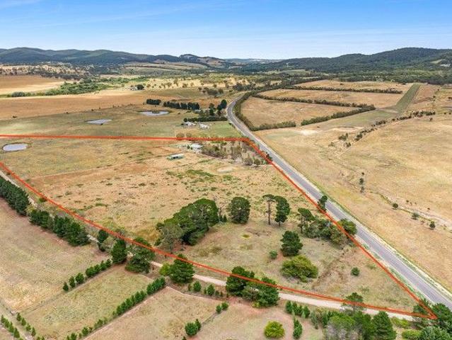 Escape to Serenity: Rural Retreat on 615 Currawang Road