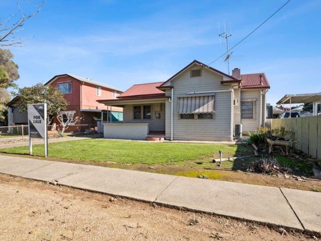 Escape to Simplicity The Perfect Cottage in a Prime Corowa Location