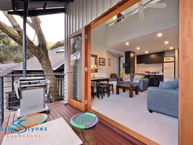 Escape to the Mountains: Your Ideal Lofted Chalet in Woodridge, Thredbo