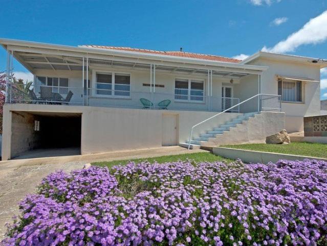 Escape To The Beautiful Seaside!