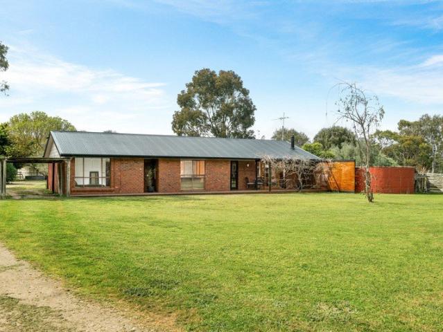 Escape to the Country! 12 acres
