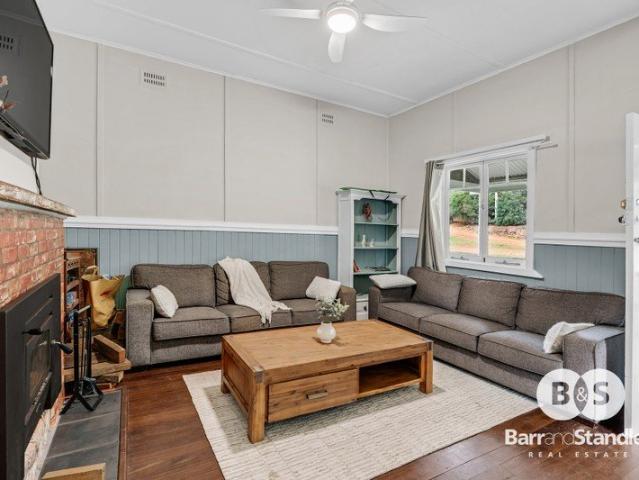 Escape to the Country Furnished Cottage Living on 74 Acres
