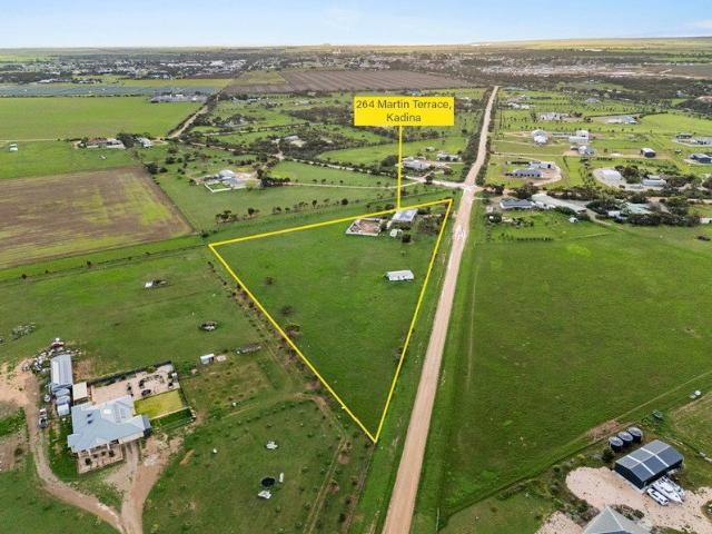 Escape to the Country on 1.82 Hectares