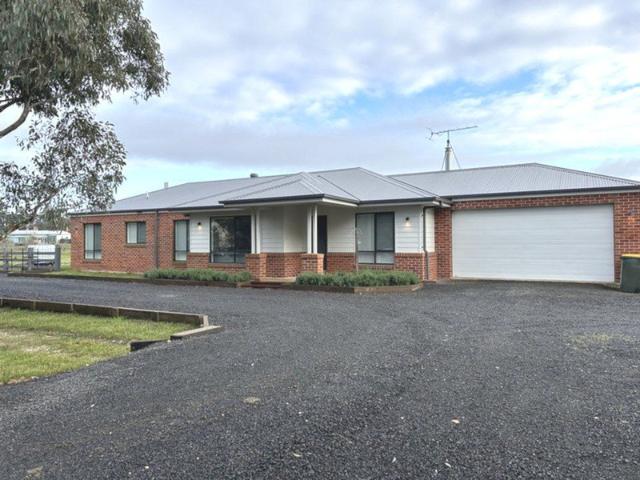 Escape to the Country Spacious Home on ½ Acre