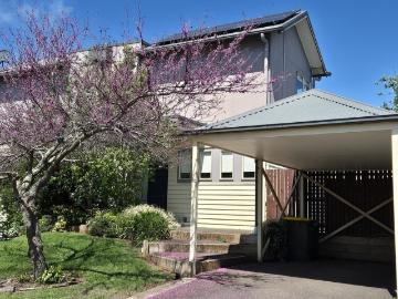 Daylesford, Victoria - Balcony, Equipped kitchen