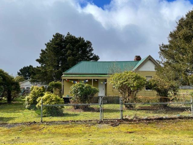 Escape to Your Own Piece of Paradise 38 Vincent Street, Waratah