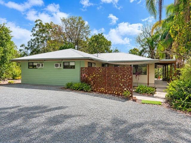Escape the hustle and bustle and enjoy the space, privacy and tranquillity of country style living!