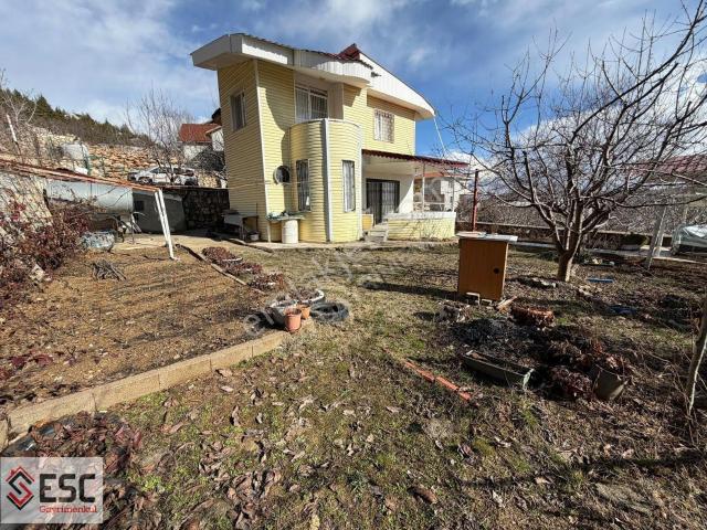 Esc'den Göznenin En Nezih Bölgesinde 3+1 Villa Esc2367