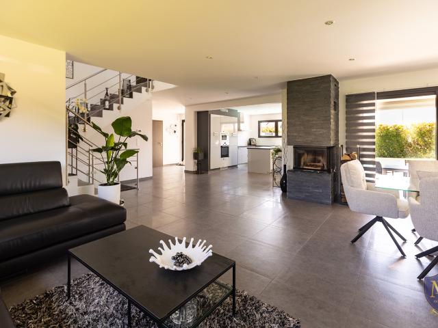 ESCHENTZWILLER RARE SUR LES HAUTEURS SUPERBE VILLA DE 206 M2 AVEC PISICINE