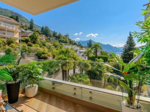 ESCLUSIVO 3.5 ARREDATO VISTA LAGO CON PISCINA A LOCARNO