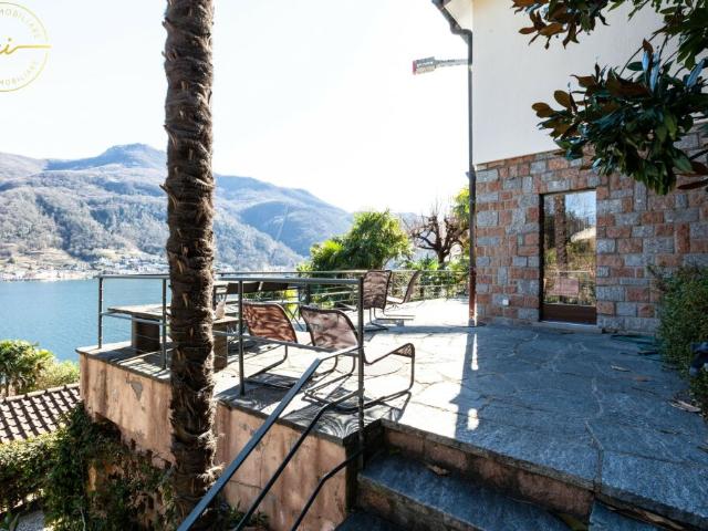 ESCLUSIVO 2.5 LOCALI VISTA LAGO CON GIARDINO E TERRAZZA