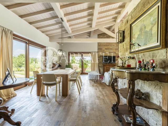 Esclusivo casale con piscina 350m² Roccastrada