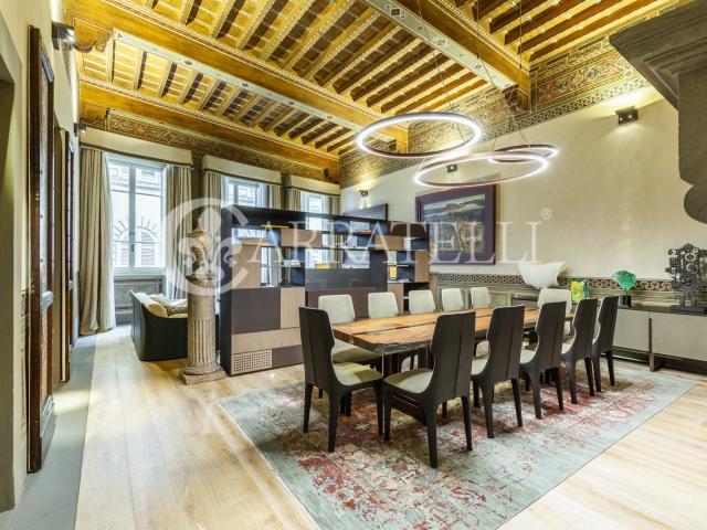 Esclusivo appartamento affrescato al primo piano di Palazzo. 323m² Firenze