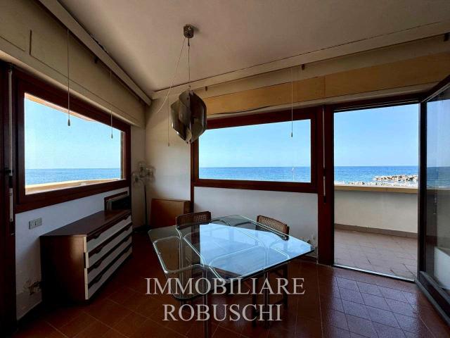 Esclusivo Appartamento Fronte Mare con Terrazza Panoramica 65m² Rosignano Marittimo