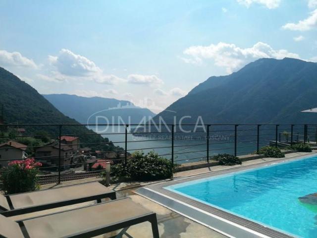 Esclusivo attico bilocale situato in una rinomata residenza. 57m² Nesso