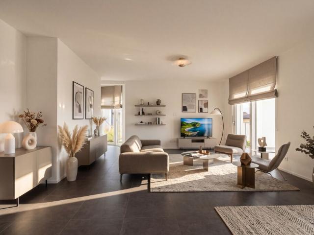 ESCLUSIVA E SPLENDIDA VILLA VISTA LAGO 6.5 LOCALI A PUGERNA