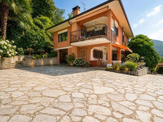 Esclusiva propriet&agrave panoramica a Dumenza VA 300m² Dumenza