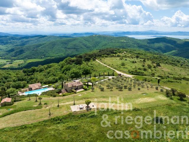 Esclusiva proprietà con vista lago, dependance, piscina e pe. 773m² Lisciano Niccone