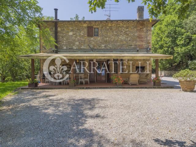 Casale in pietra con piscina panoramica e dependance a Monta. 400m² Montaione