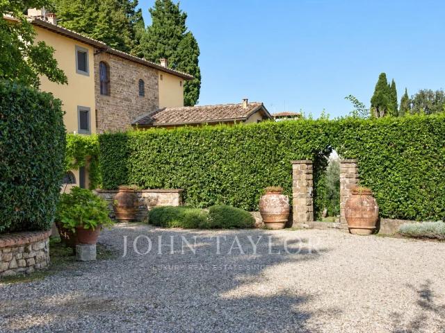 Esclusiva residenza panoramica in villa con vista mozzafiato su Firenze